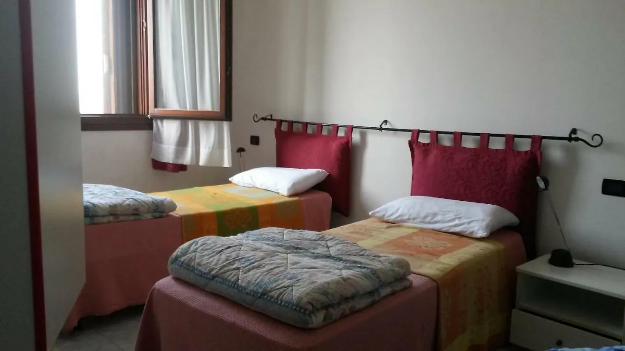 Hotel Articiocco Cavanella Po 0*,  Italia