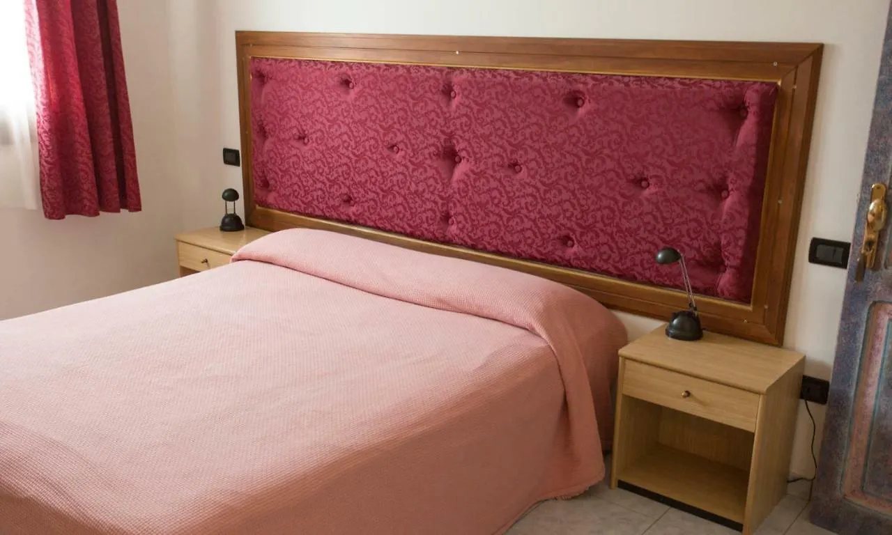 Hotel Articiocco Cavanella Po Italia