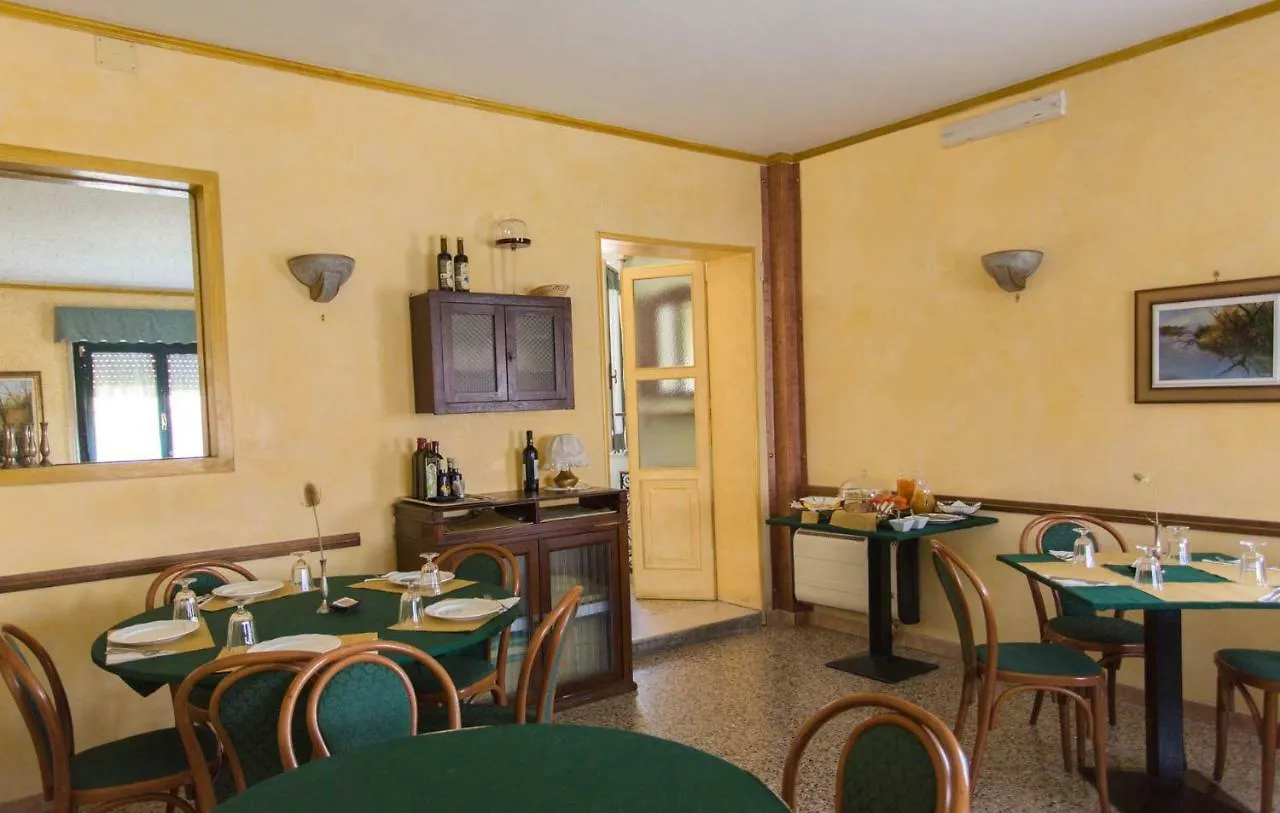 Hotel Articiocco Cavanella Po 0*,
